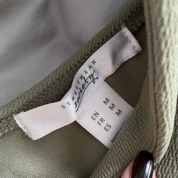 BEAUTIFUL OLIVE GREEN MIDI DRESS😍 - Picture 4 of 4